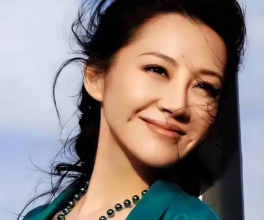 56歲單身獻殷勤無數為何不婚?網揭超狂真相 第 16 張