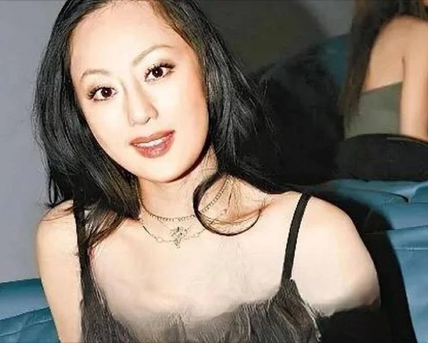 45歲仍活躍影壇，歷經兩段婚姻風波，62歲回首與鍾鎮濤的婚姻坦言有遺憾 第 1 張