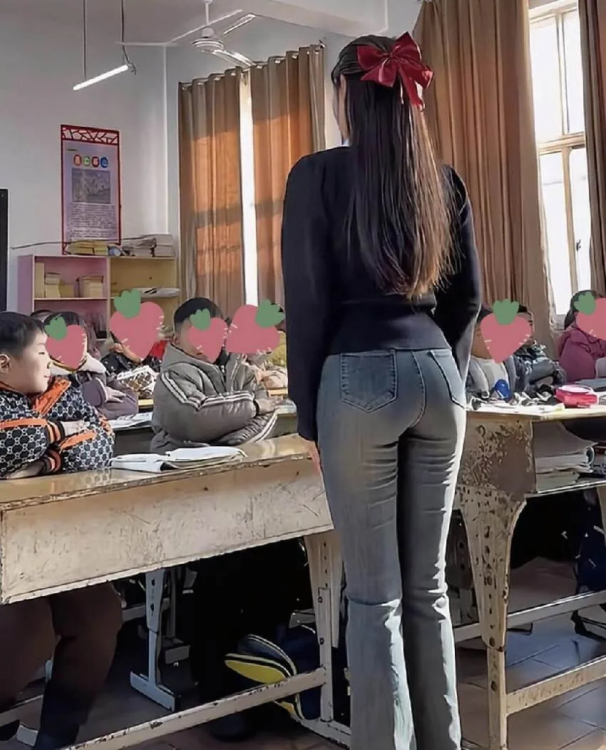 女老師穿緊身褲上課挨批！第4張照讓全場傻眼 第 3 張