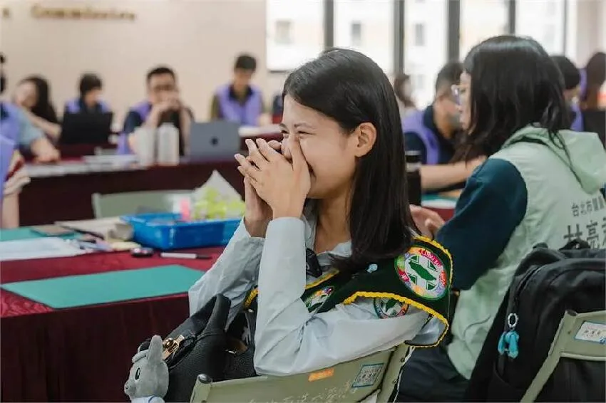 苗博雅驚喜同框黃捷！甜喊登記網暴動 第 3 張
