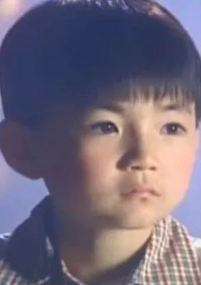 昔童星淪重罪犯遭判17年 囂張慶功後逃亡通緝照曝 第 1 張
