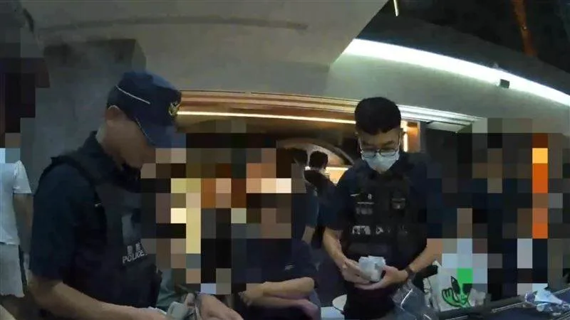 內湖豪宅深夜遭突擊 22人當場被逮原因曝光 第 2 張