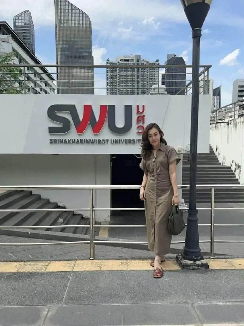 知名高僧爆桌邊曖昧女信徒 校花級美貌曝光網全炸鍋 第 5 張