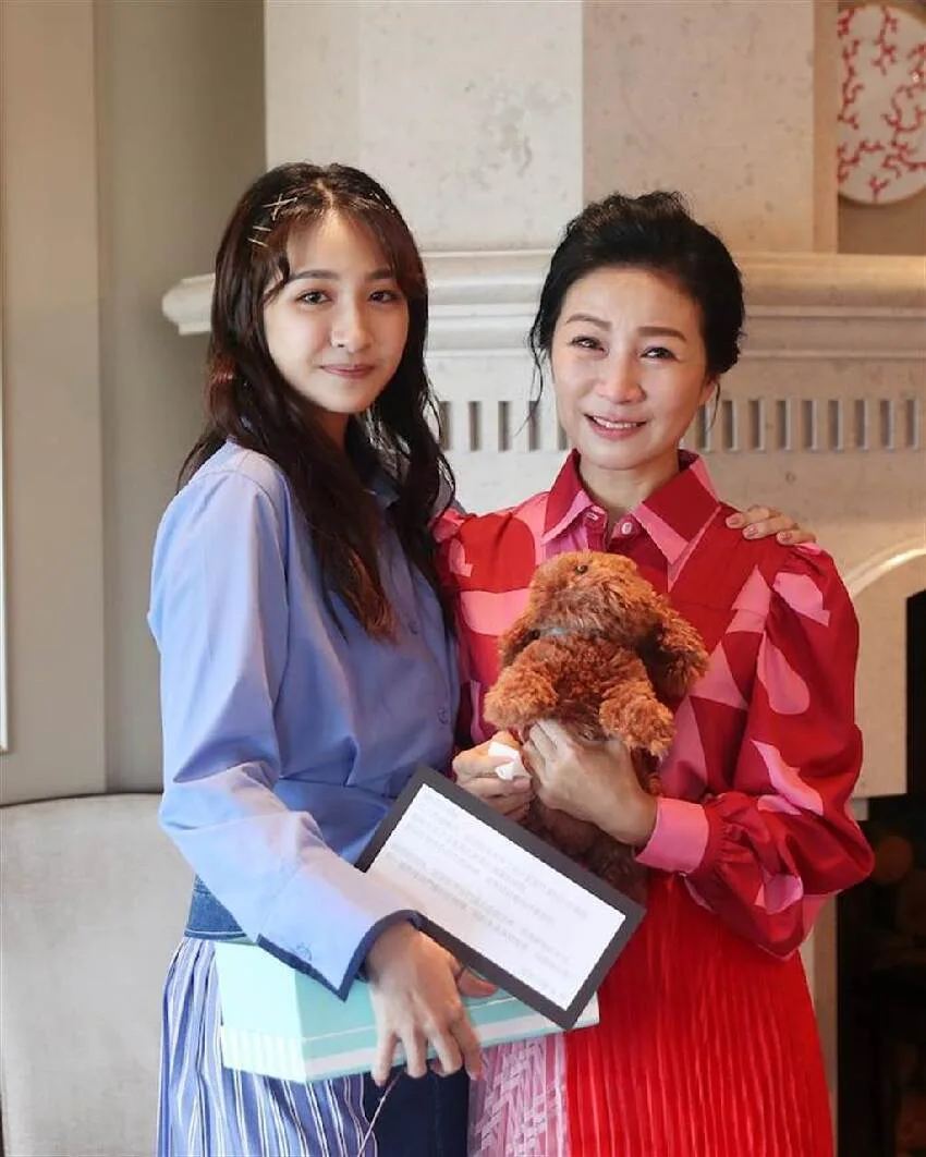 方文琳「驚曝安樂S」大崩潰！ 竟釣出二姐江蕙現身安慰：是解脫 第 3 張