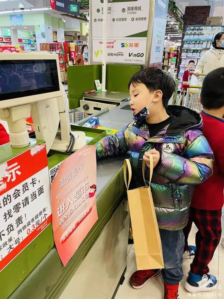 孩子在超市先喝可樂再拿空瓶結帳，竟被當小偷罰10倍！媽媽一招反擊逼老闆道歉 第 4 張