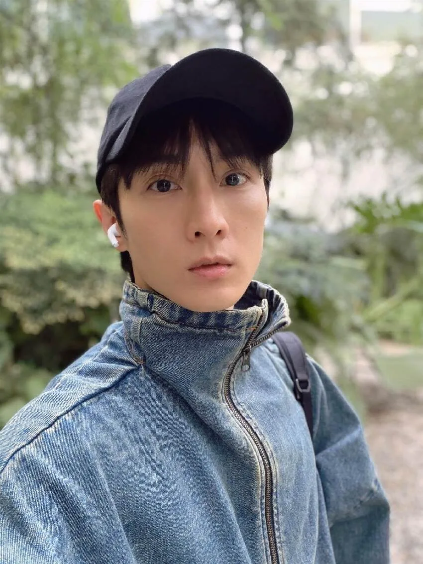 44歲男星公開認愛男友!同框慶生甜喊:謝謝你一路陪伴 第 1 張