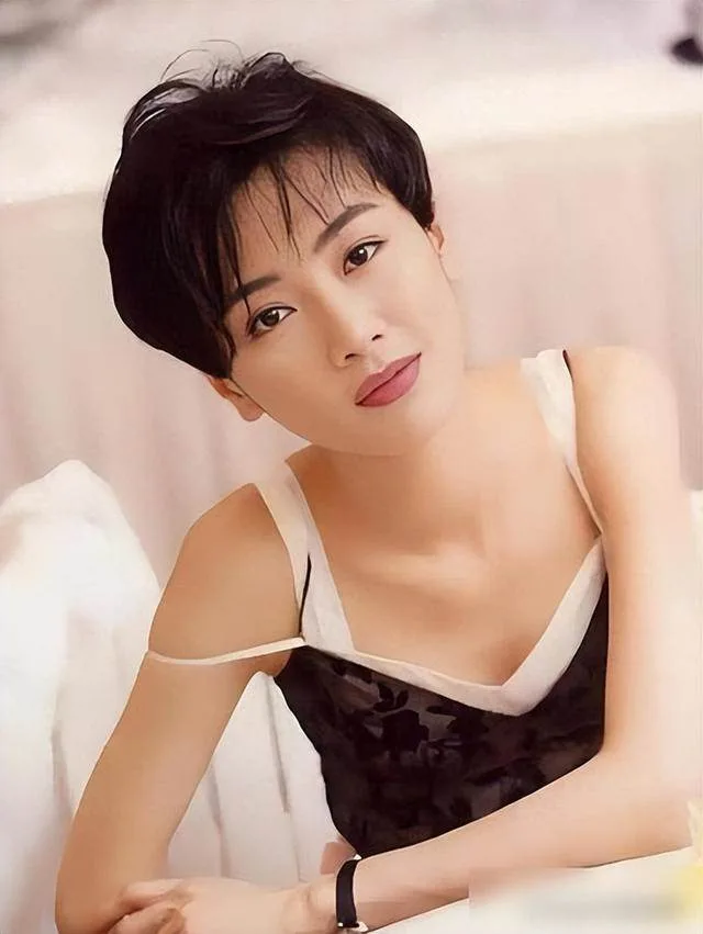 昔日元祖級女神認了患病暴瘦剩40公斤 霸氣出櫃:我是同性戀 第 2 張