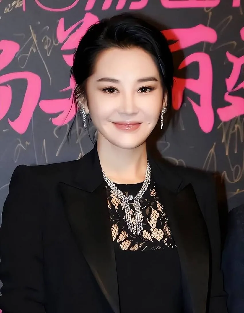 56歲仍單身！她一生撩漢無數、老少通吃，風流情史曝光 第 17 張