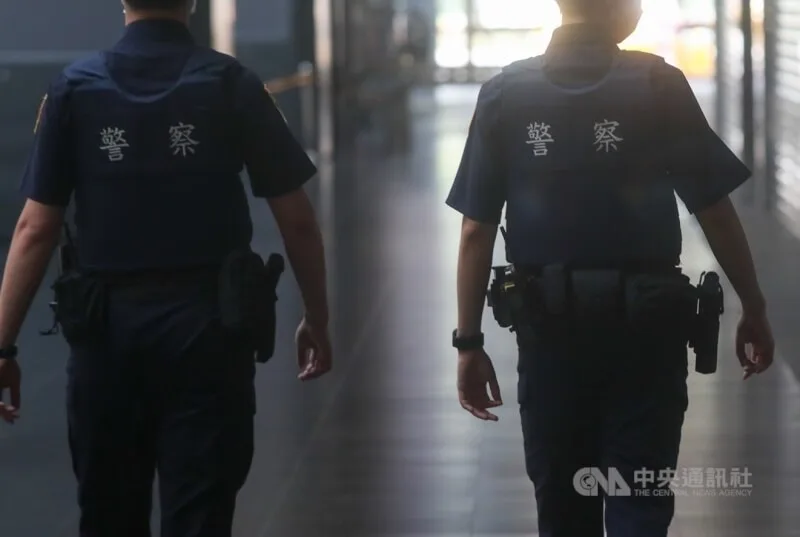 台中吃到飽5人狂嗑47盤肉，第48盤一翻店員急叫店長 第 4 張