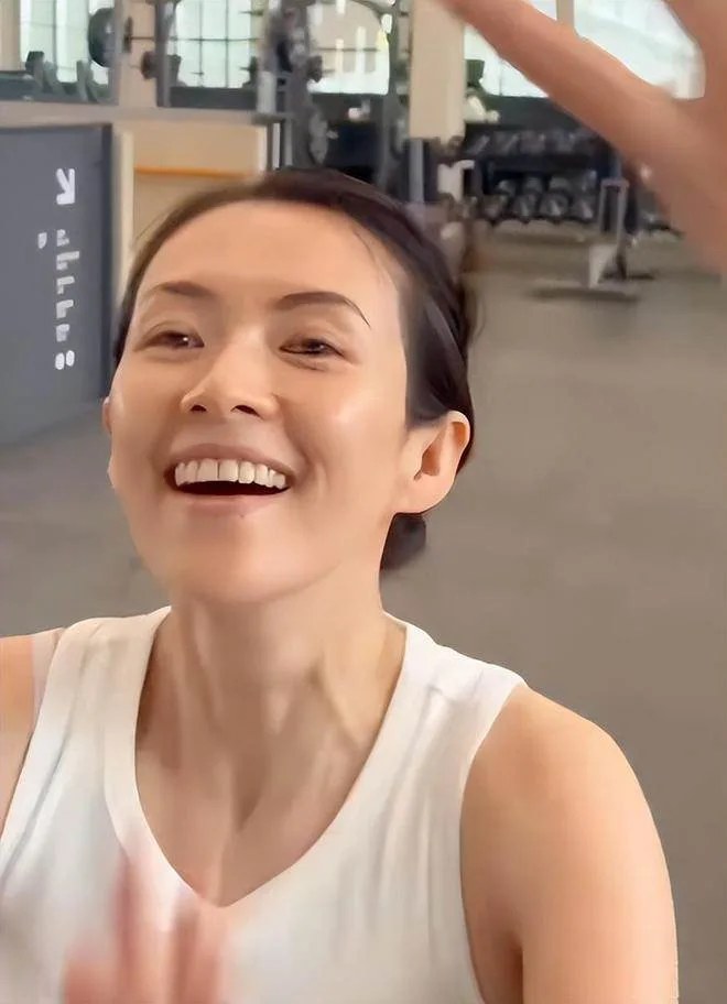 47歲影后素顏被拍「滿臉皺紋」 網驚：像普通大媽 粉絲揭真相 第 5 張