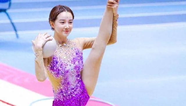 國中游泳隊因發育遲緩、哮喘退出,卻被芭蕾舞導演看中一夜成名! 第 4 張