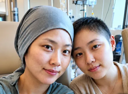 32歲乳癌二期、27歲妹妹已三期B,化療掉髮戴假髮時醫師追問,才發現姊妹洗澡後都做「這件事」 第 2 張