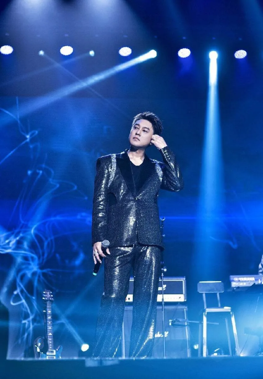 46歲台灣男星中國巡演哭了！票價打3.8折仍滯銷，最後免費入場 第 2 張